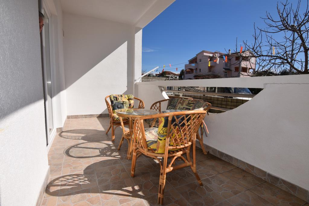 Apartments Batarilo Биоград-на-Мору Экстерьер фото